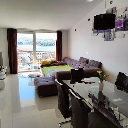 Lumos Apartment *